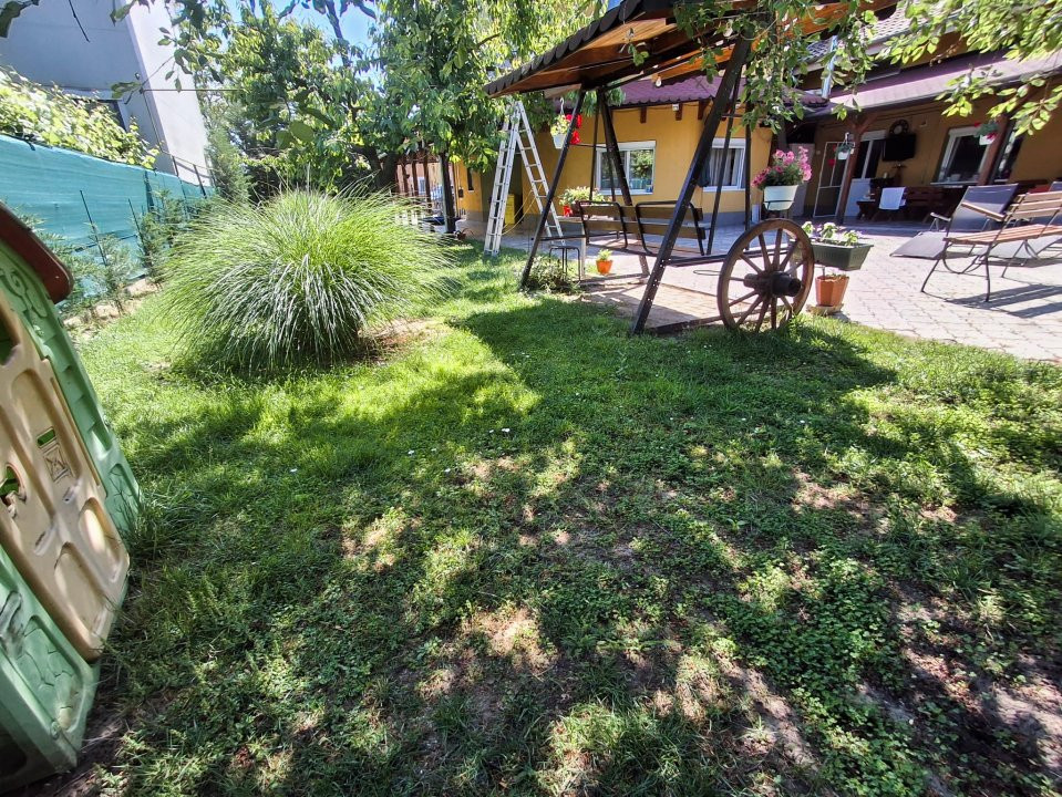 Casa individuala cu 8 camere si teren de 832 mp de vanzare, zona Girocului 31, foxfort.ro