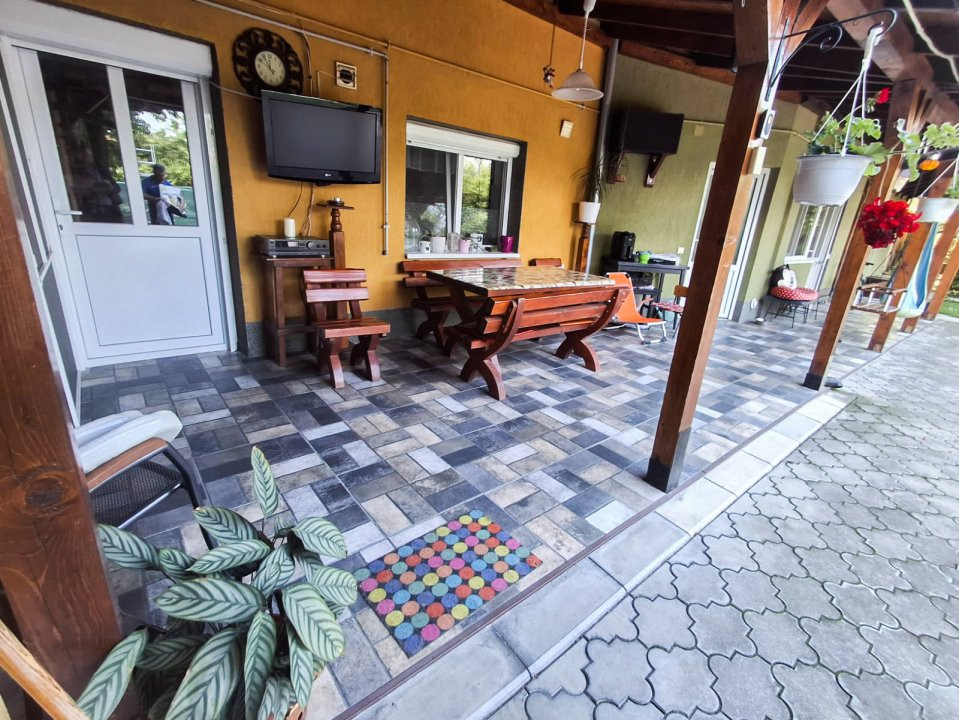 Casa individuala cu 8 camere si teren de 832 mp de vanzare, zona Girocului 36, foxfort.ro