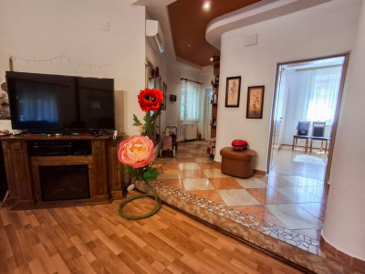 Casa individuala cu 8 camere si teren de 832 mp de vanzare, zona Girocului imagine mica 6, foxfort.ro