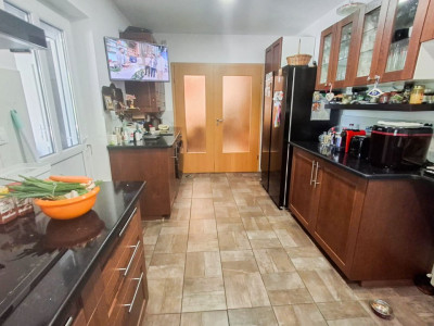 Casa individuala cu 8 camere si teren de 832 mp de vanzare, zona Girocului imagine mica 9, foxfort.ro