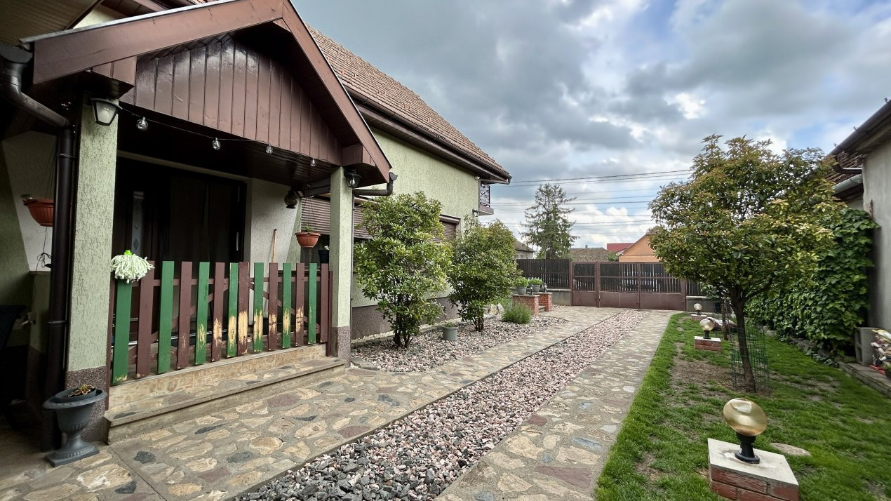 COMISION 0% Casa individuala 4 camere utilata, cu garaj dublu - Giarmata 29, foxfort.ro