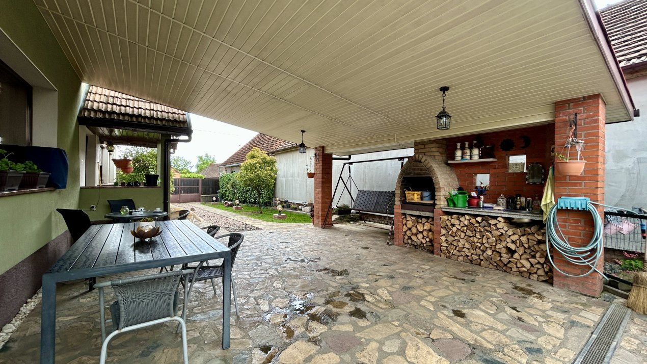 COMISION 0% Casa individuala 4 camere utilata, cu garaj dublu - Giarmata 32, foxfort.ro