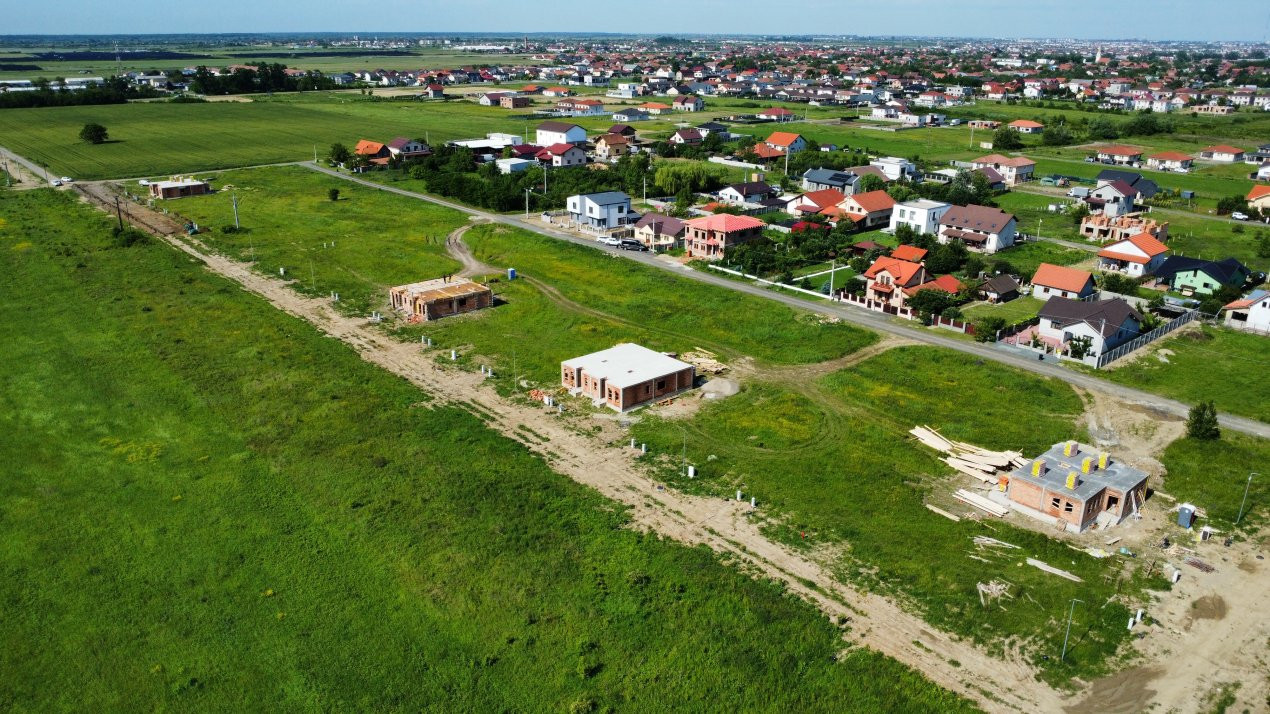 Teren intravilan de agrement, toate utilitatile + Asfalt 6, foxfort.ro