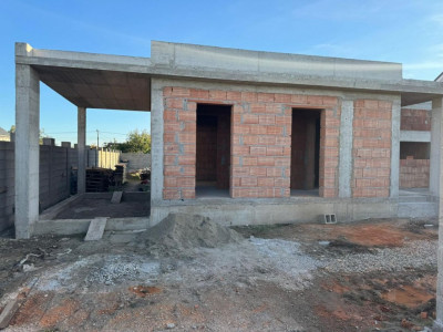 Casa cu 3 camere pe parter, la rosu in Remetea Mare