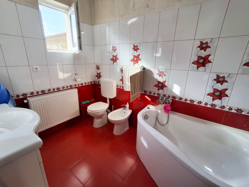 Casa individuala cu 5 camere de vanzare in Timisoara, zona Lunei 6, foxfort.ro