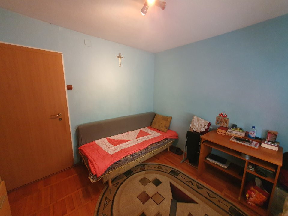 Apartament cu 3 camere decomandat - zona Dambovita 3, foxfort.ro