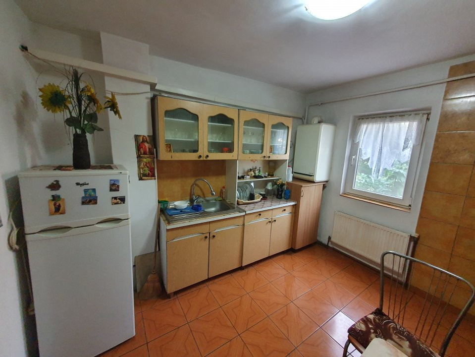 Apartament cu 3 camere decomandat - zona Dambovita 6, foxfort.ro