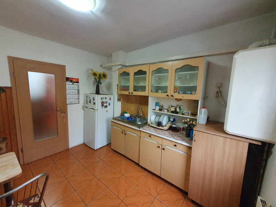Apartament cu 3 camere decomandat - zona Dambovita 8, foxfort.ro