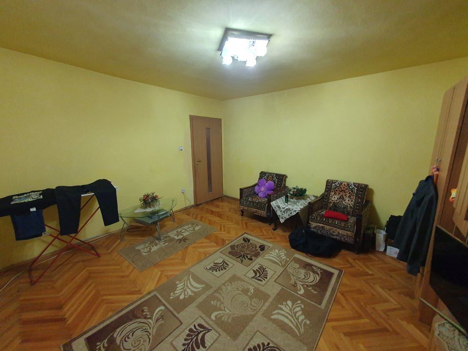 Apartament cu 3 camere decomandat - zona Dambovita 11, foxfort.ro