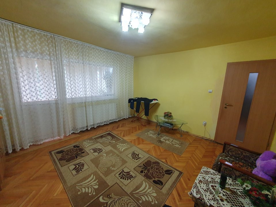 Apartament cu 3 camere decomandat - zona Dambovita 12, foxfort.ro