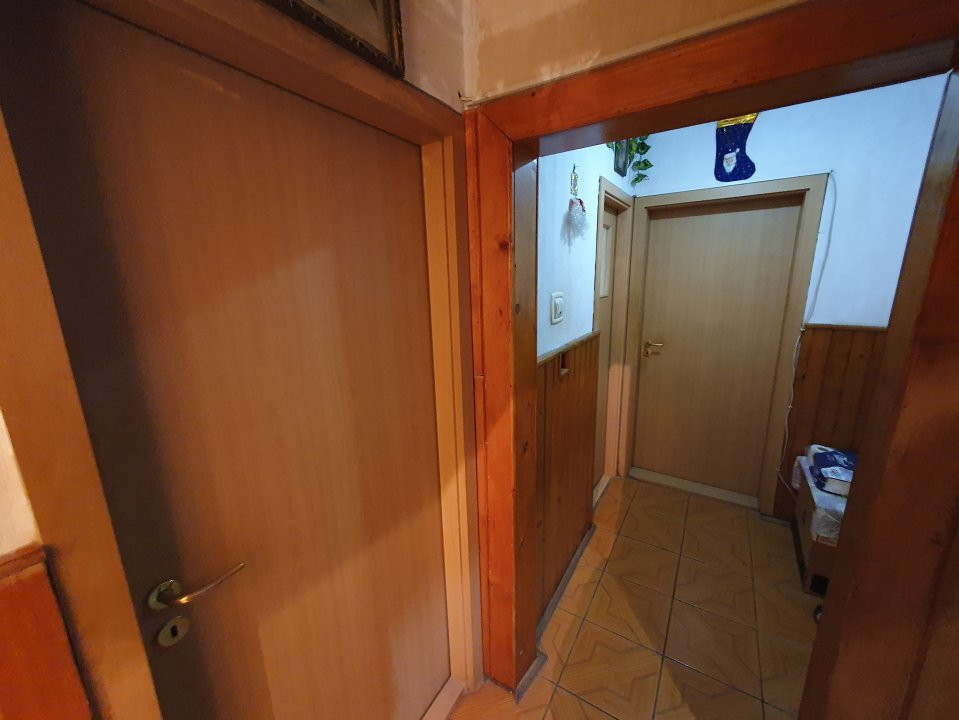 Apartament cu 3 camere decomandat - zona Dambovita 17, foxfort.ro
