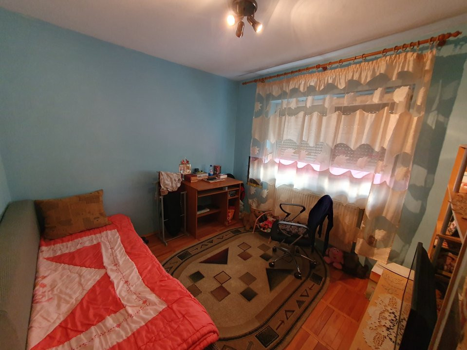 Apartament cu 3 camere decomandat - zona Dambovita 18, foxfort.ro