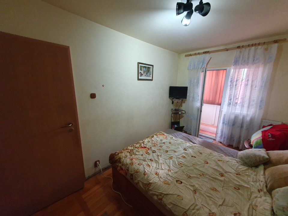 Apartament cu 3 camere decomandat - zona Dambovita 21, foxfort.ro
