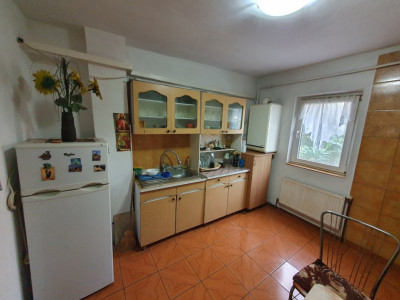 Apartament cu 3 camere decomandat - zona Dambovita imagine mica 6, foxfort.ro