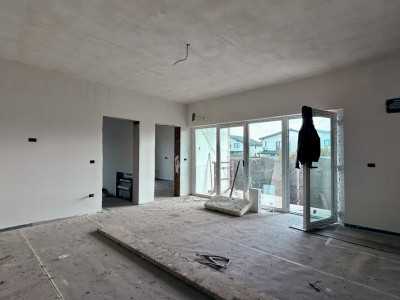 Duplex cu 4 camere de vanzare + 2 locuri de parcare in Sanandrei 