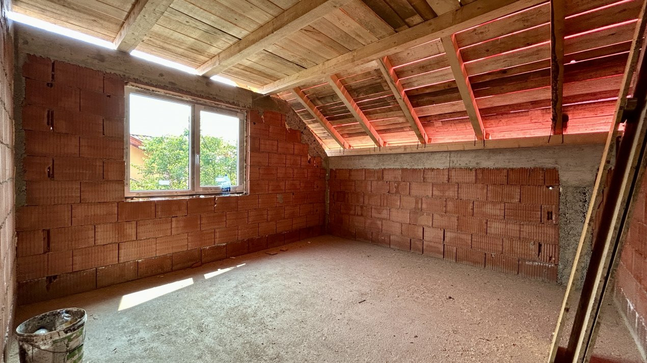 Duplex cu 4 camere de 92 mp si teren de 250 mp - Sanandrei 8, foxfort.ro