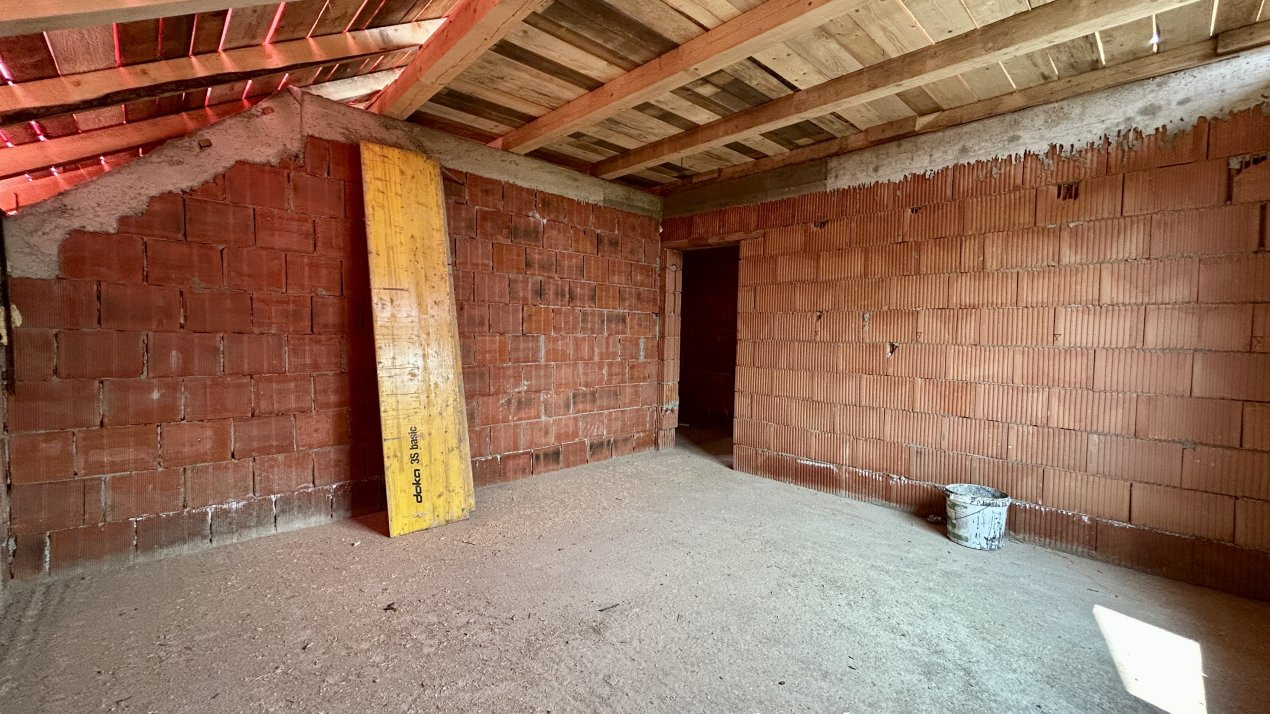Duplex cu 4 camere de 92 mp si teren de 250 mp - Sanandrei 9, foxfort.ro