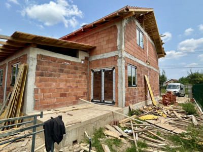 Duplex cu 4 camere de 92 mp si teren de 250 mp - Sanandrei