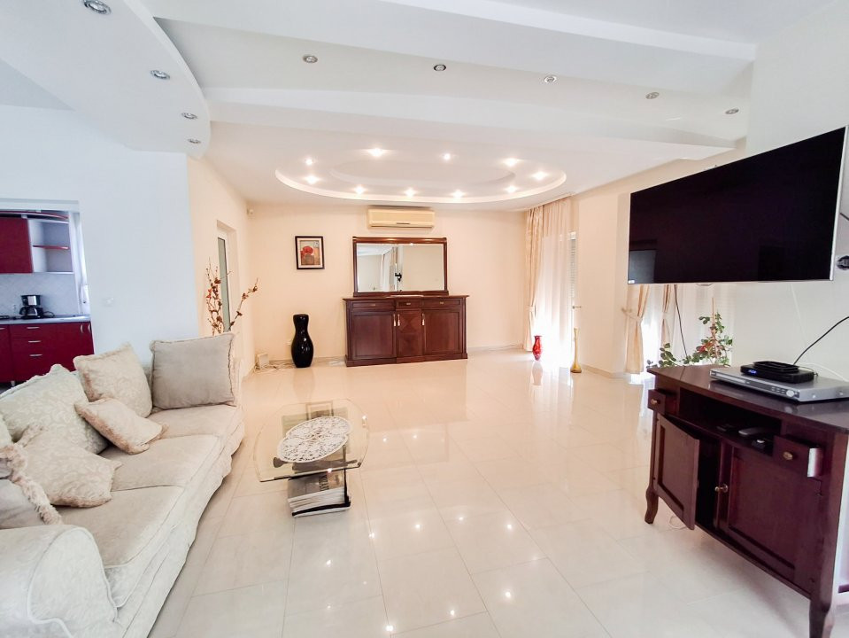 Casa individuala de vanzare in Timisoara cu sauna si piscina, zona Fratelia 2, foxfort.ro