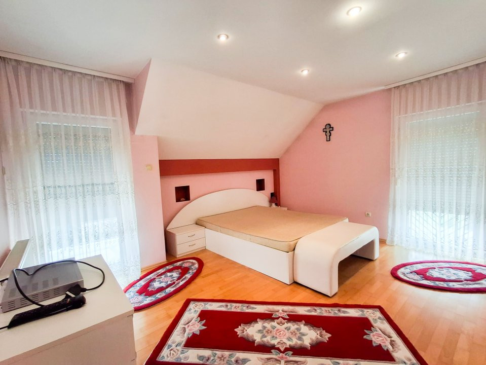 Casa individuala de vanzare in Timisoara cu sauna si piscina, zona Fratelia 7, foxfort.ro