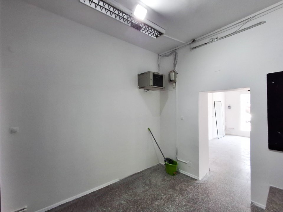 Spatiu comercial 47 mp cu vad excelent, zona Piata Badea Cartan 5, foxfort.ro