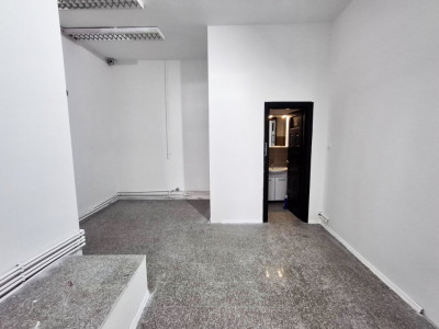 Spatiu comercial 47 mp cu vad excelent, zona Piata Badea Cartan imagine mica 4, foxfort.ro