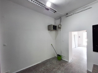 Spatiu comercial 47 mp cu vad excelent, zona Piata Badea Cartan imagine mica 5, foxfort.ro