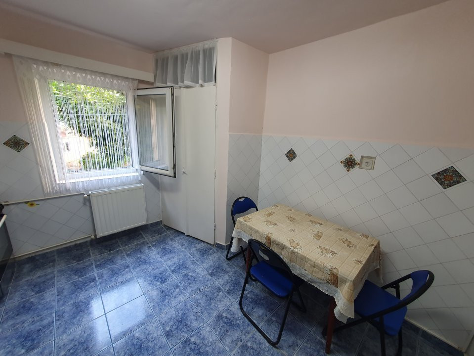 Apartament cu 3 camere, decomandat, Girocului 3, foxfort.ro