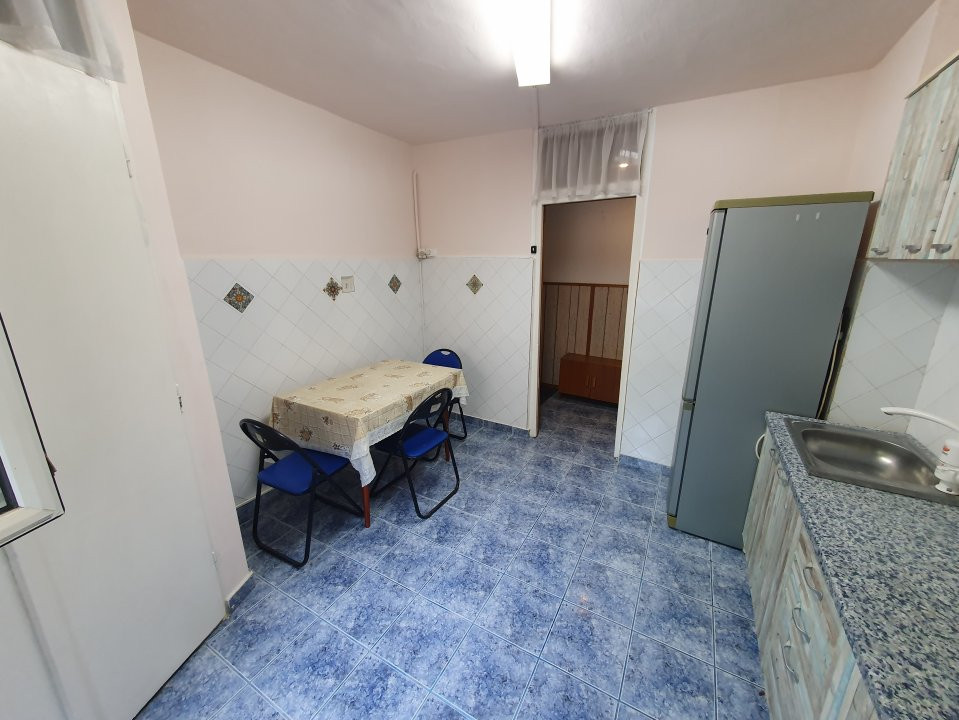 Apartament cu 3 camere, decomandat, Girocului 4, foxfort.ro