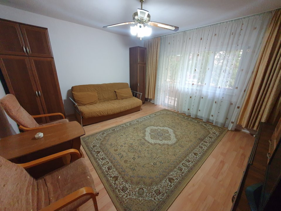 Apartament cu 3 camere, decomandat, Girocului 5, foxfort.ro