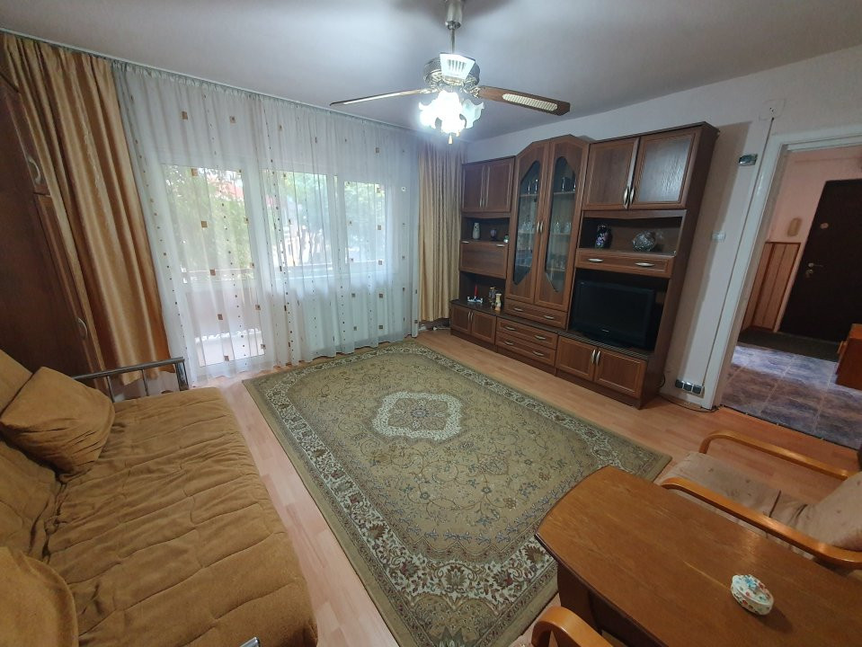 Apartament cu 3 camere, decomandat, Girocului 6, foxfort.ro