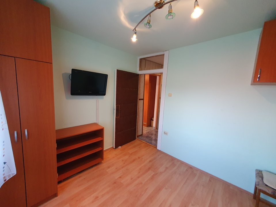 Apartament cu 3 camere, decomandat, Girocului 15, foxfort.ro