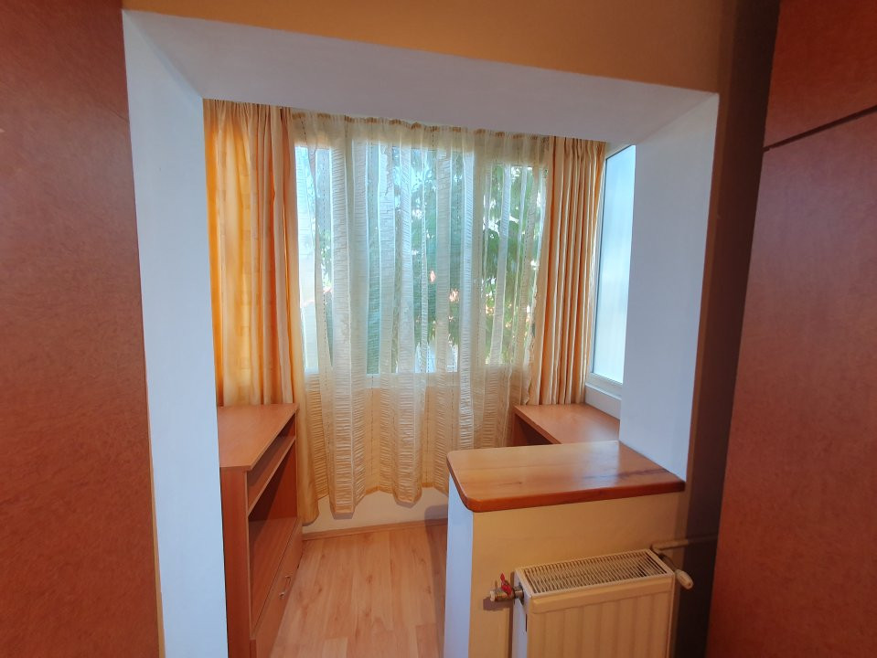 Apartament cu 3 camere, decomandat, Girocului 18, foxfort.ro