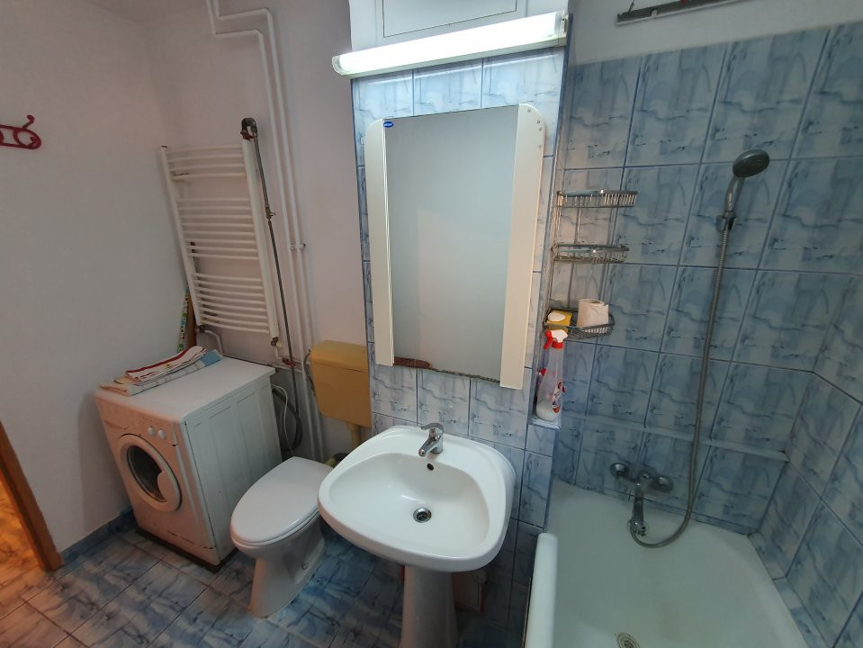 Apartament cu 3 camere, decomandat, Girocului 21, foxfort.ro