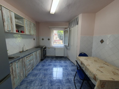 Apartament cu 3 camere, decomandat, Girocului