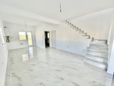 Duplex cu 3 camere si 2 bai, teren de 296 mp - Bucovat