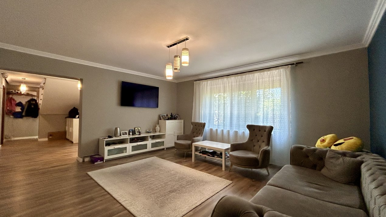 Duplex cu 4 camere spatios, teren 303 mp, zona Giarmata 5, foxfort.ro