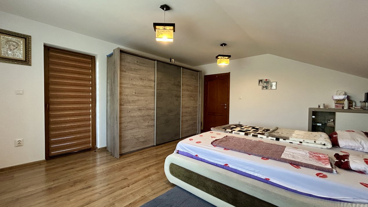 Duplex cu 4 camere spatios, teren 303 mp, zona Giarmata 7, foxfort.ro