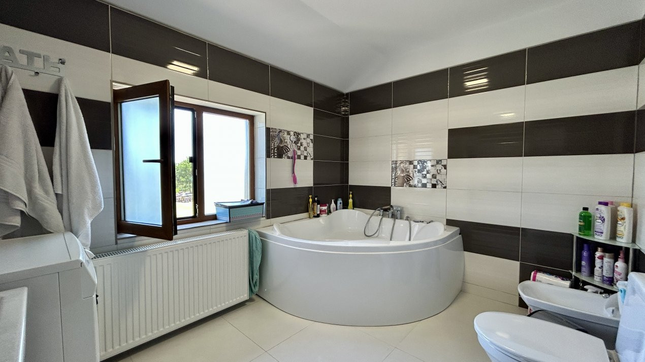 Duplex cu 4 camere spatios, teren 303 mp, zona Giarmata 14, foxfort.ro