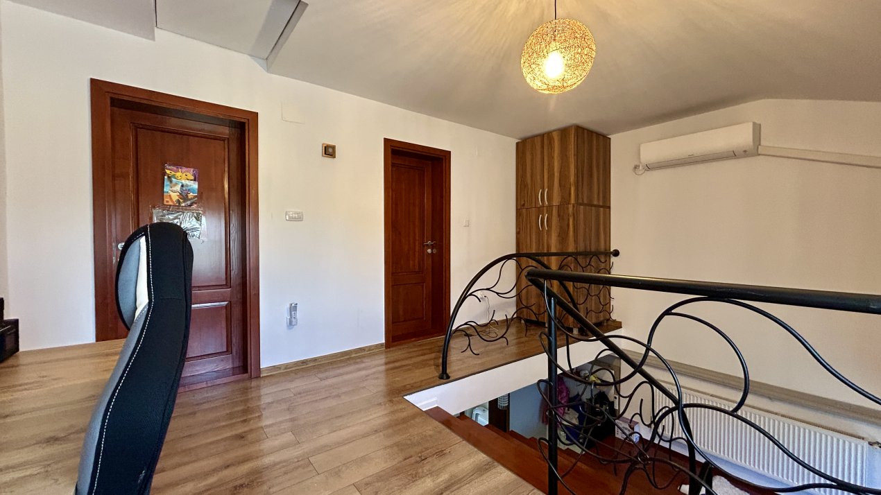 Duplex cu 4 camere spatios, teren 303 mp, zona Giarmata 18, foxfort.ro