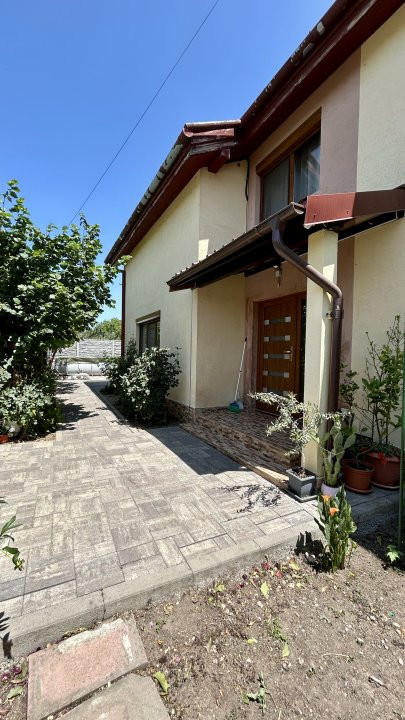 Duplex cu 4 camere spatios, teren 303 mp, zona Giarmata 24, foxfort.ro