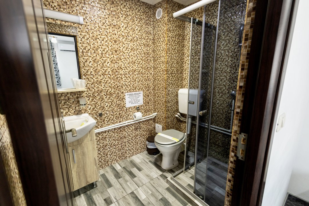 Pensiune de vânzare – 20 camere | Restaurant | Vedere la Dunăre | Dubova 12, foxfort.ro