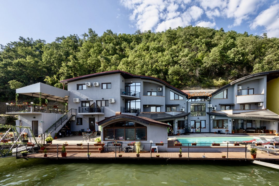 Dubova | Pensiune de vânzare | Ponton restaurant 1, foxfort.ro