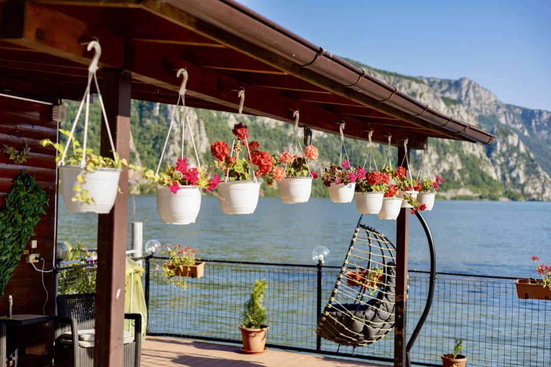 Dubova | Pensiune de vânzare | Ponton restaurant 5, foxfort.ro