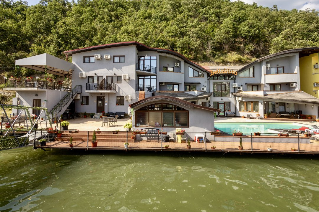 Dubova | Pensiune de vânzare | Ponton restaurant 19, foxfort.ro