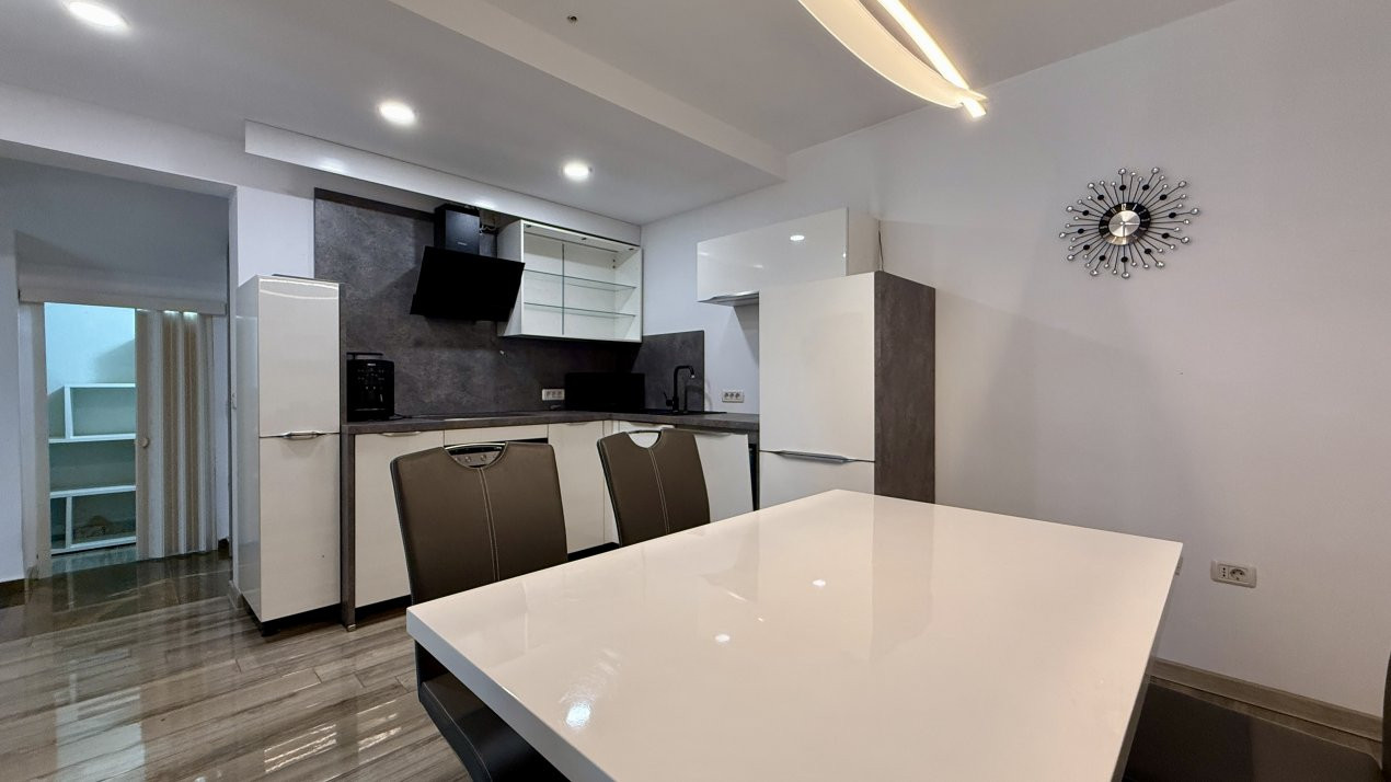 Apartament cu 3 camere semidecomandat - zona Giarmata 4, foxfort.ro