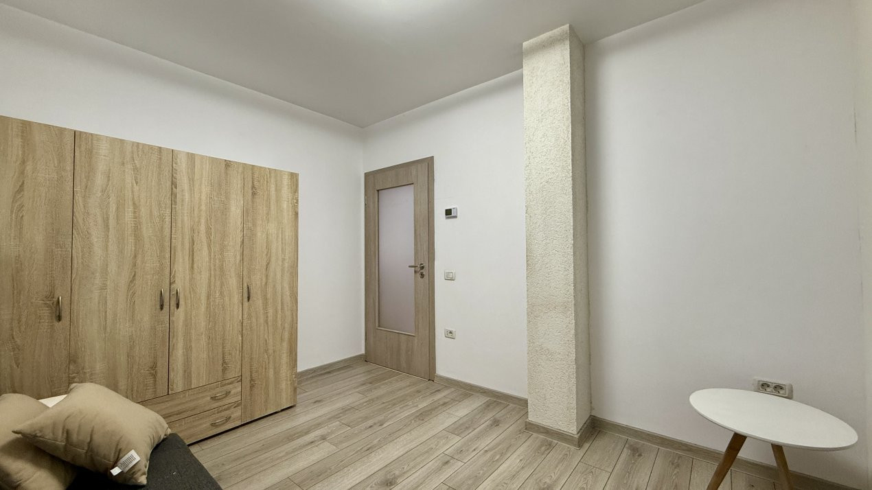 Apartament cu 3 camere semidecomandat - zona Giarmata 10, foxfort.ro