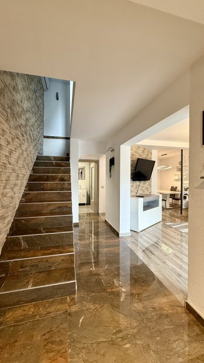 Apartament cu 3 camere semidecomandat - zona Giarmata 15, foxfort.ro