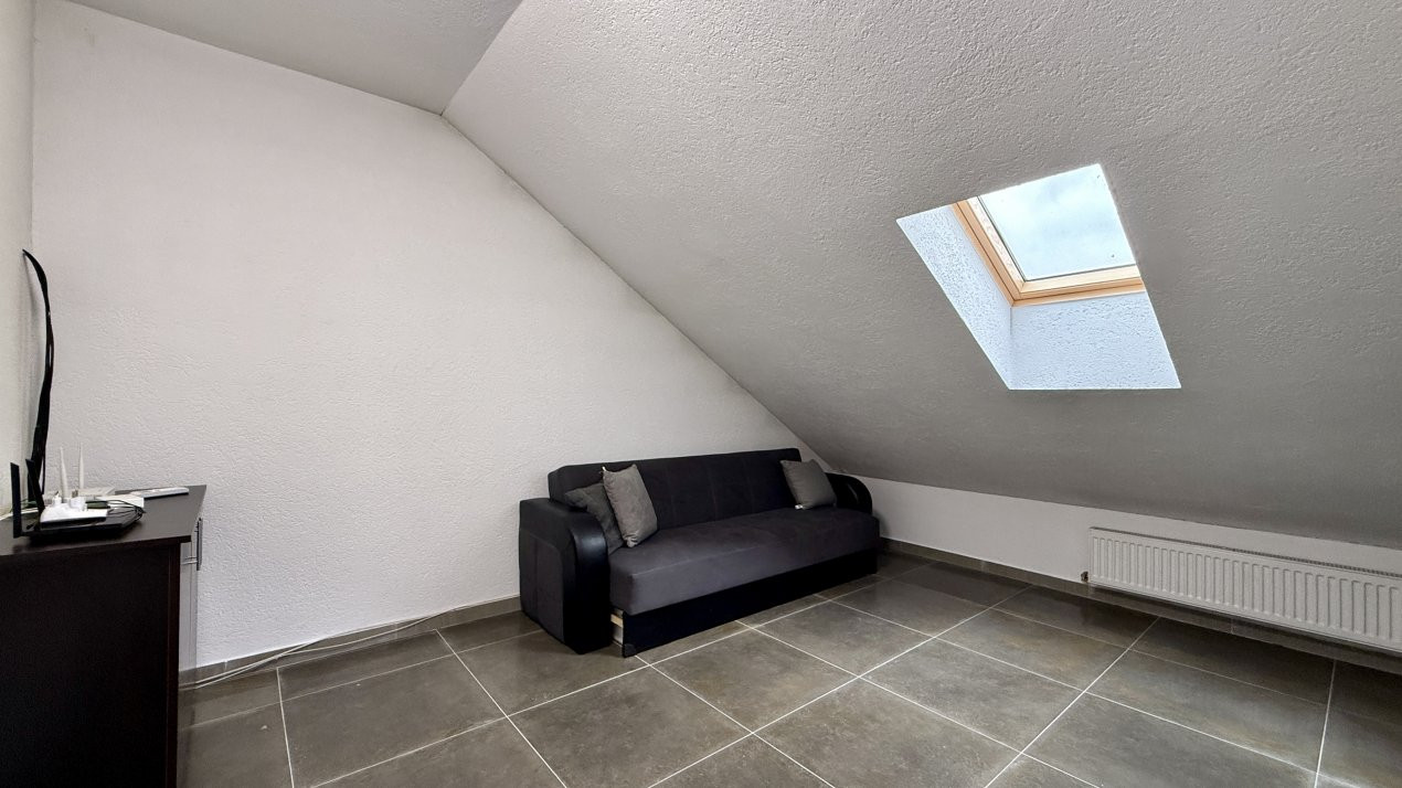 Apartament cu 3 camere semidecomandat - zona Giarmata 16, foxfort.ro