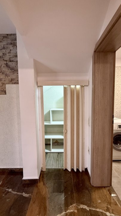 Apartament cu 3 camere semidecomandat - zona Giarmata 20, foxfort.ro
